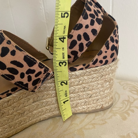 Strappy Platform Cheetah Wedge Sandals - Picture 5 of 6